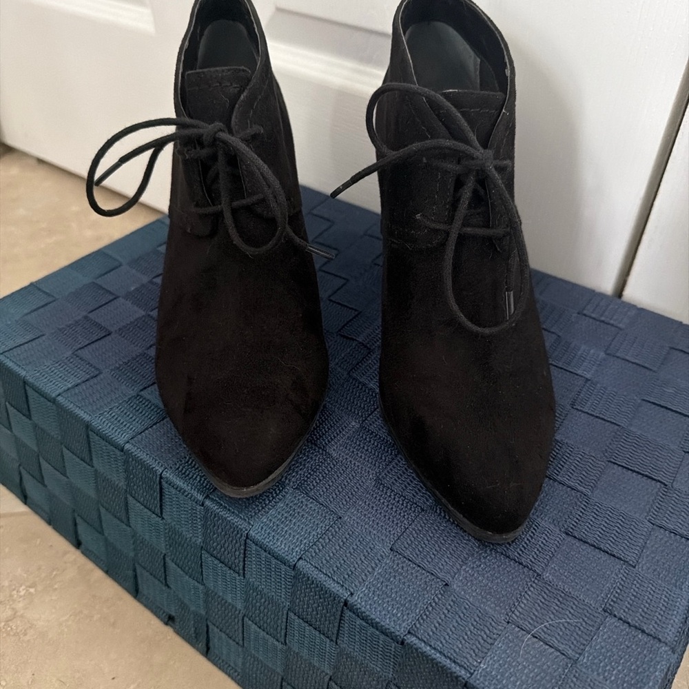 Franco Sarto Black Velvet Ankle Booties Heeled Lace-Up Size 8